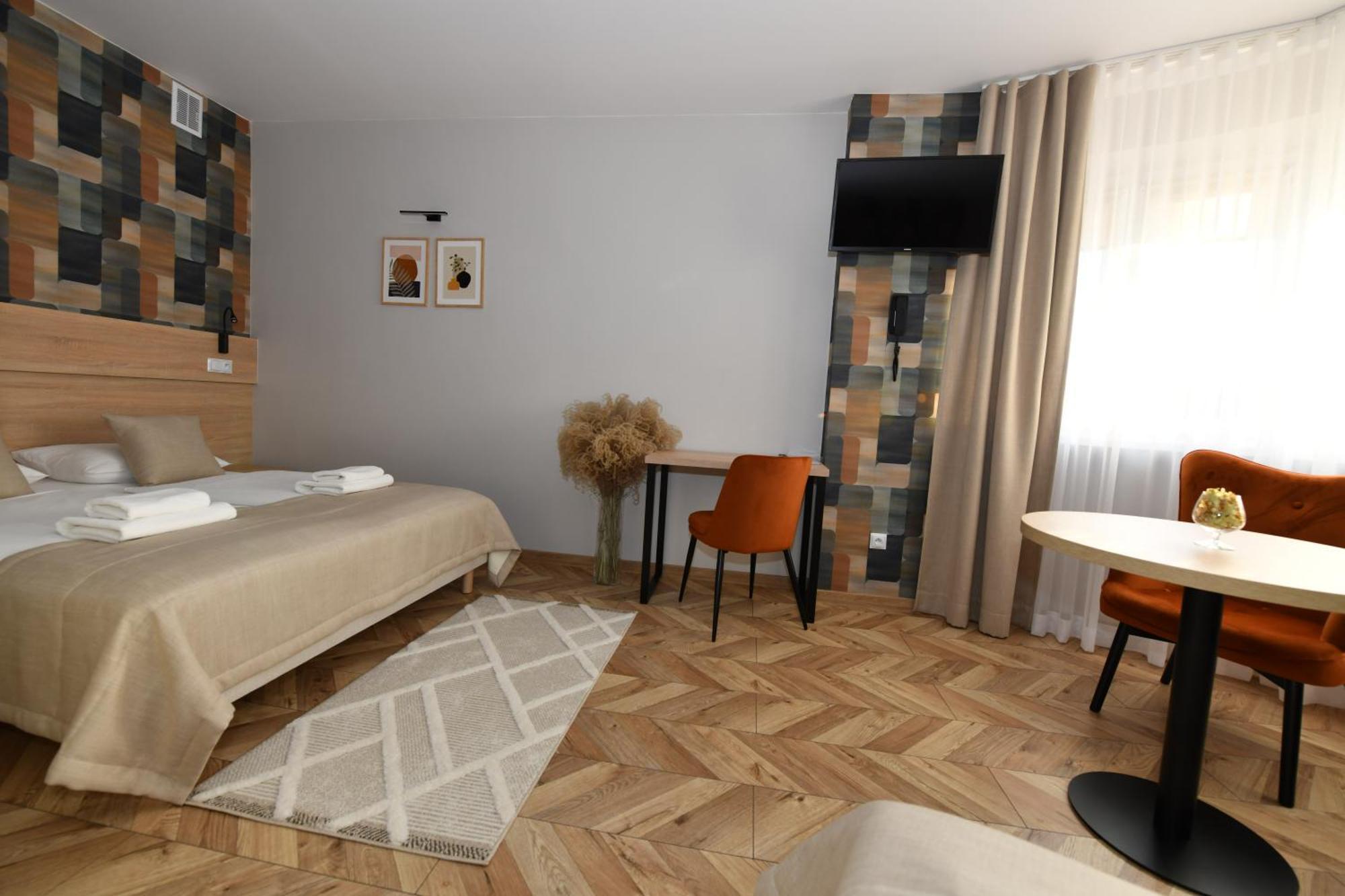 Polonia Hotel 2*